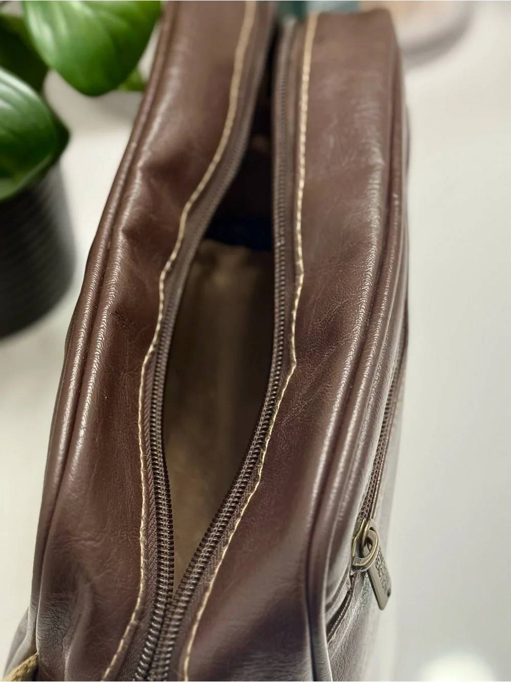Kenneth Cole Reaction Men’s Brown Leather Toiletry Bag